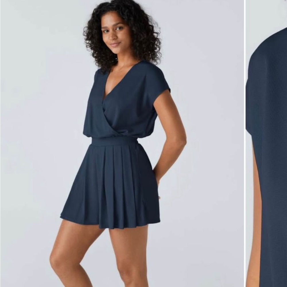 NWT Halara Surplice V Neck Romper Jumpsuit. Stretchy. Pockets. Medium. - Picture 3 of 7
